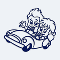 Autoaufkleber mit Kindernamen - Geschwister in einem kleinen Auto